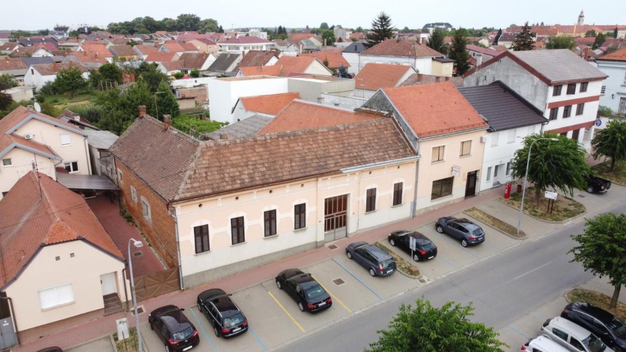 Отель Sobe Dakovacki Vezovi Джяково Экстерьер фото